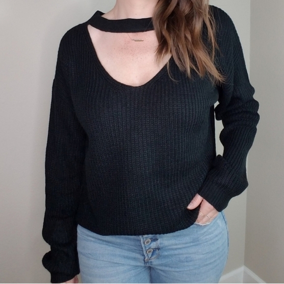 Soft black cutout sweater - Picture 6 of 6